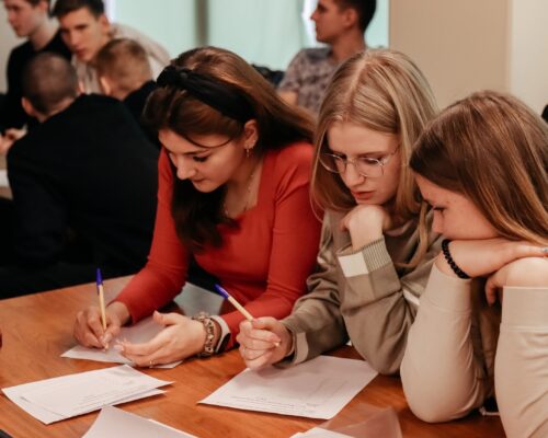 Crehana lanza Hana AI para RRHH